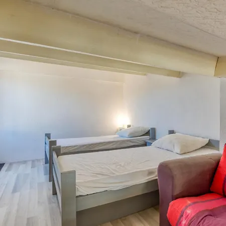 T2 Mont St Martin Apartment